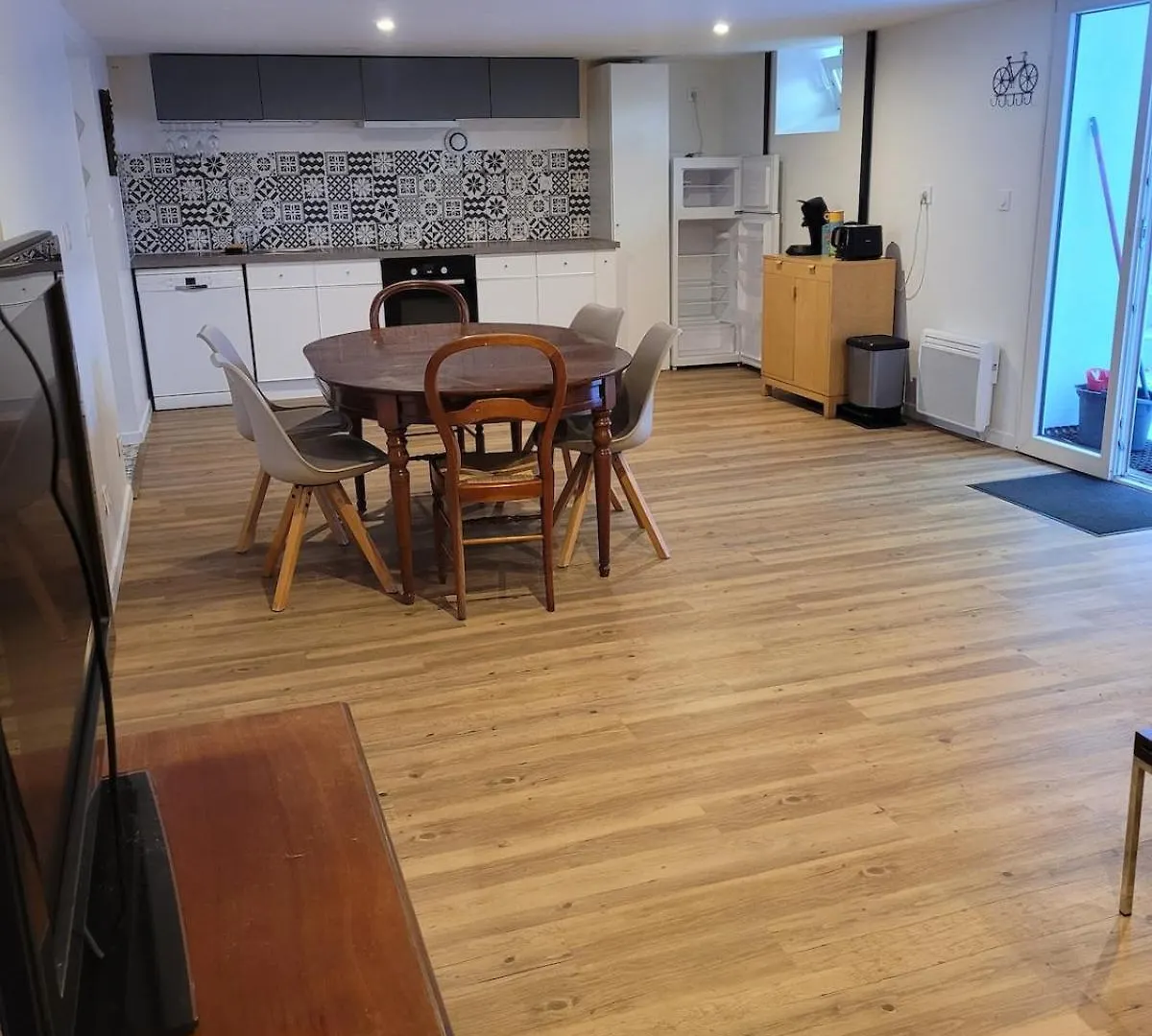 리옹 Peaceful Haven With Garden And Pool 아파트 프랑스